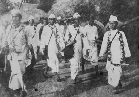 Photo of Satyagrahis during the Salt Campaign in Orissa 1930.jpg